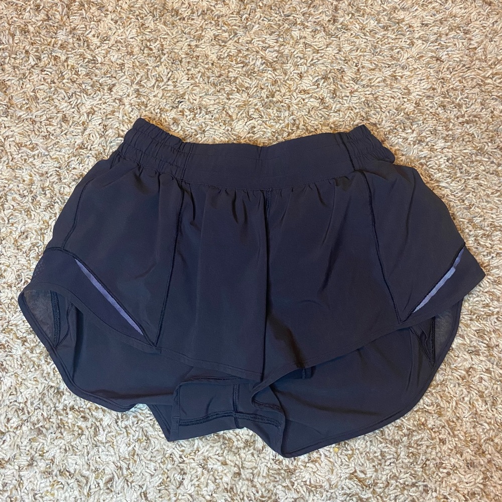 Lululemon Hotty Hot shorts 2.5